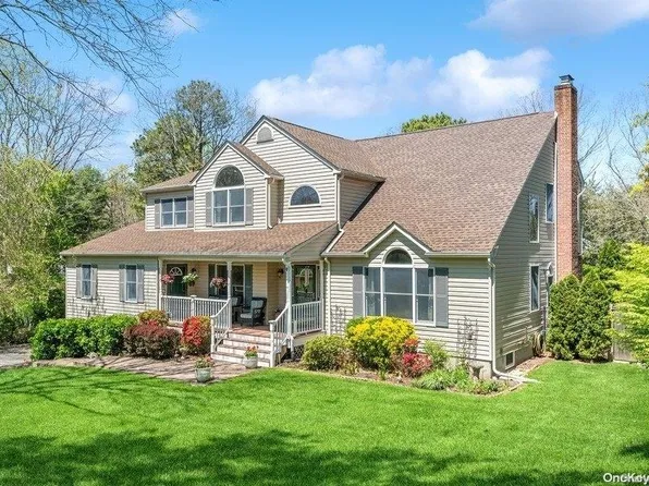 1 Pine Needle Drive, Manorville, NY 11949