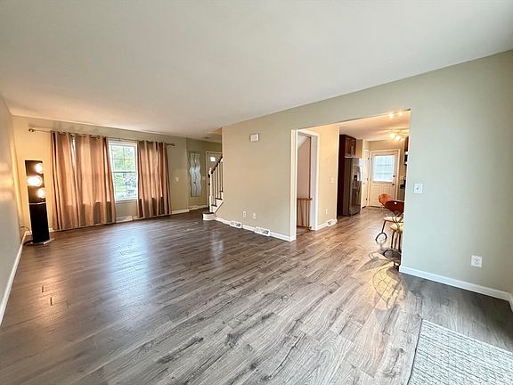 4th image of 4 Laurence Ln