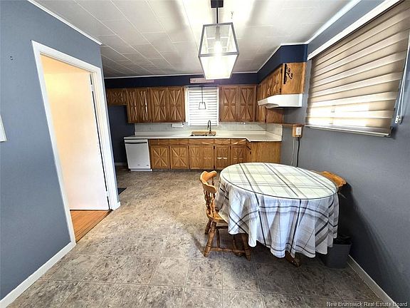 3rd image of 177 Canada Rd