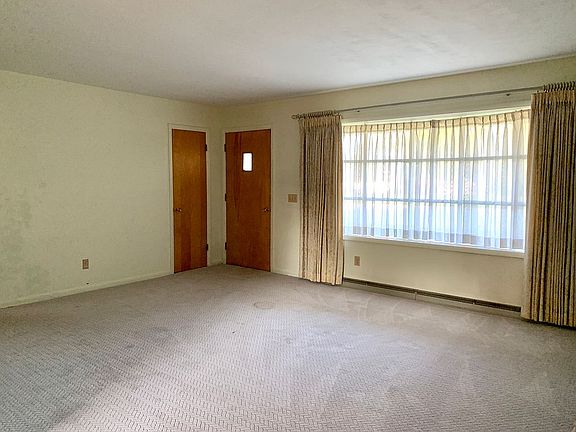 5th image of 1700 Kingston Dr