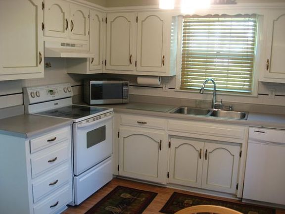 5th image of 12214 E 62nd Ter