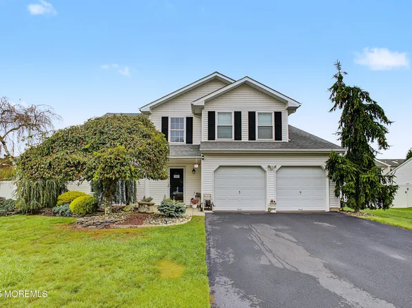 27 Silverbrooke Circle, Howell, NJ 07731