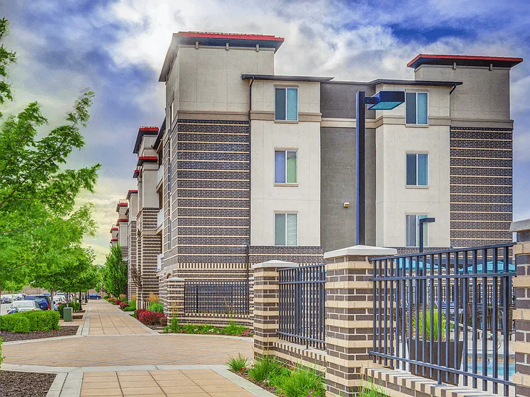 Avida Apartments — Photo 24