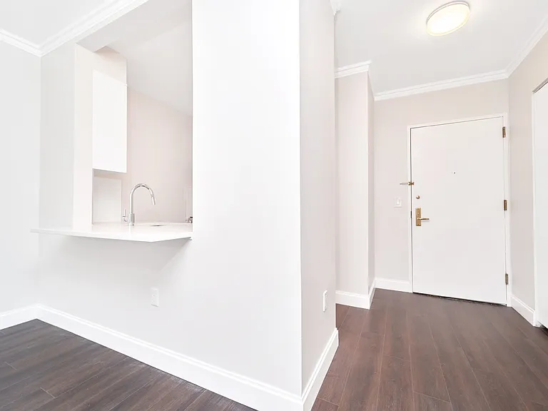 160 Riverside Blvd #19H — Photo 3