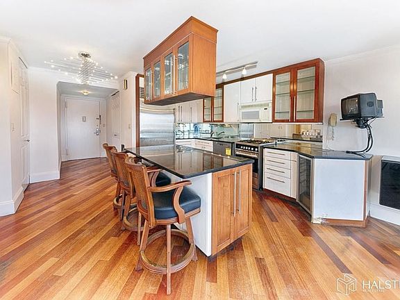 3rd image of 300 E 59th St APT 3407
