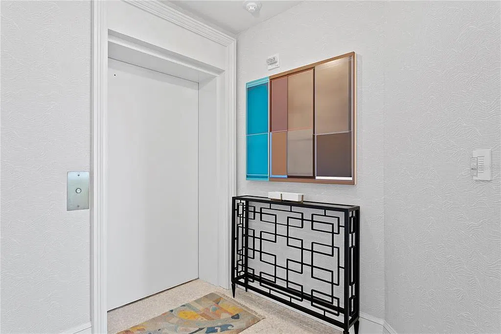 3 bed, 3.5 bath, 6143 sqft, $20,000 — Photo 3
