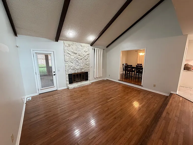 6817 River Ridge Dr — Photo 2