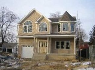 4 Howard St, Hicksville, NY 11801