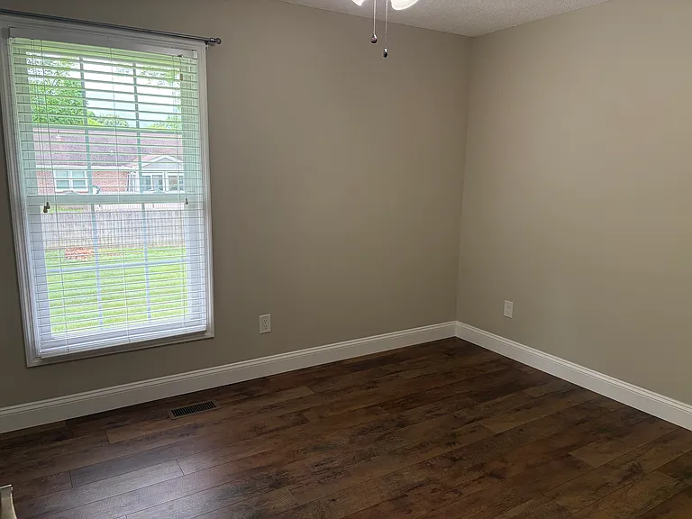 8724 Shoreham Blvd — Photo 22