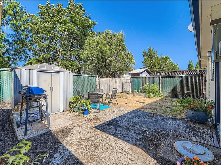 1643 NE 74th Ave — Photo 13