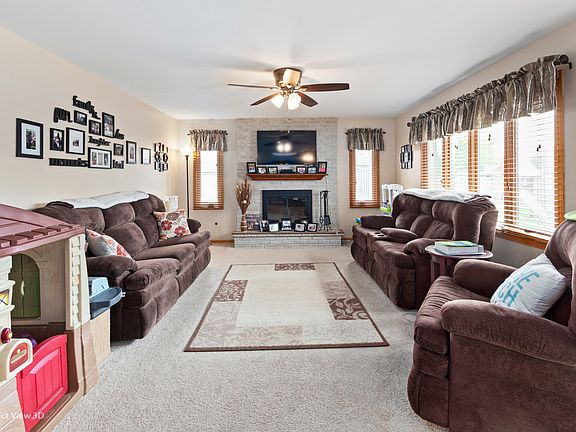 5th image of 16300 Hillcrest Dr