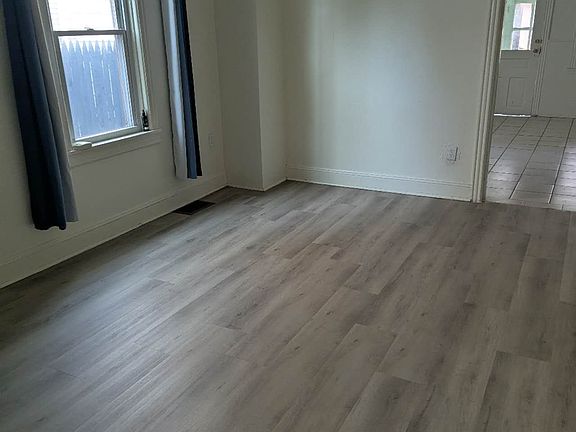 4th image of 1174 Railroad St