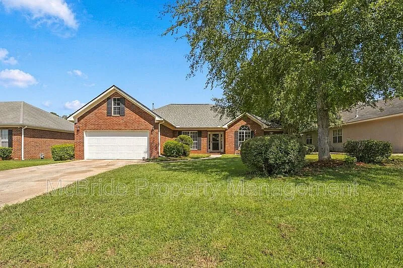 4 bed, 2.0 bath, 2100 sqft, $2,250 — Photo 1