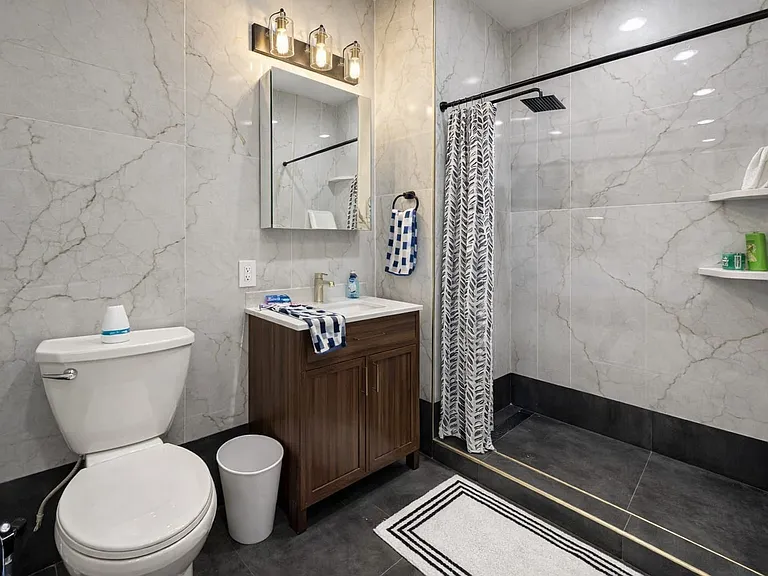 90 N Swan St #302 — Photo 12