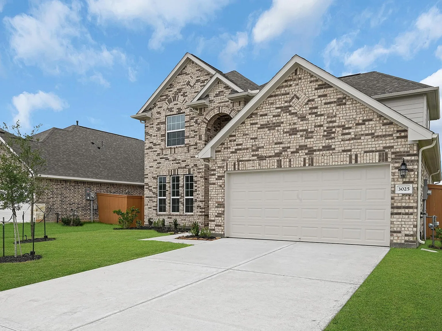 4 bed, 2.5 bath, 2481 sqft, $2,750 — Photo 2