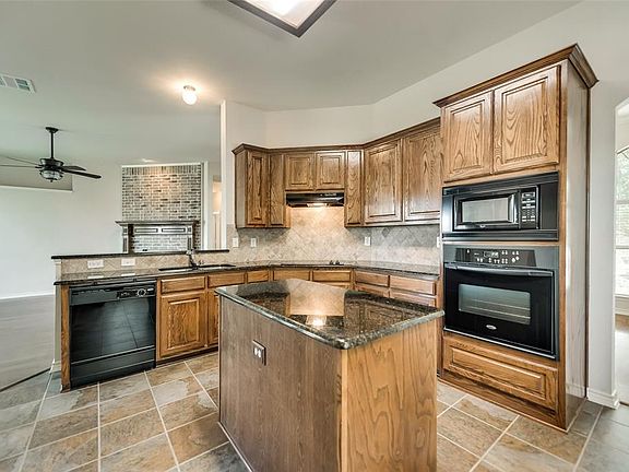 3rd image of 335 Sagebrush Trl