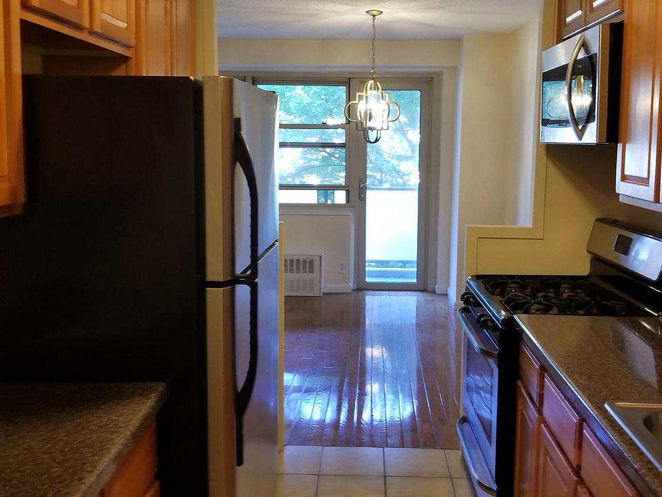2nd image of 50 Riverdale Ave