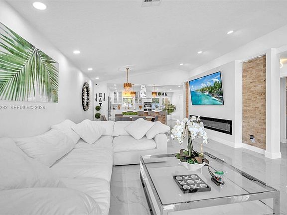 4th image of 252 Malibu Cir #252