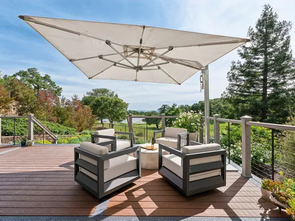 4990 Lakepointe Circle, Santa Rosa, CA 95403