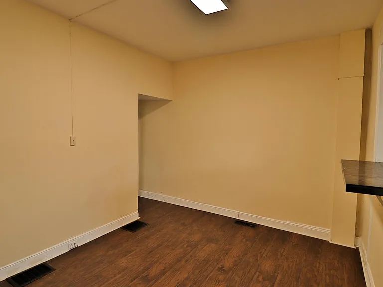 1303 James St — Photo 10