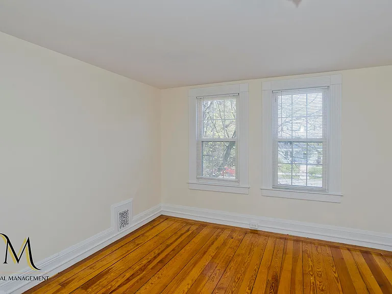 208-210 Fort Pleasant Ave — Photo 22