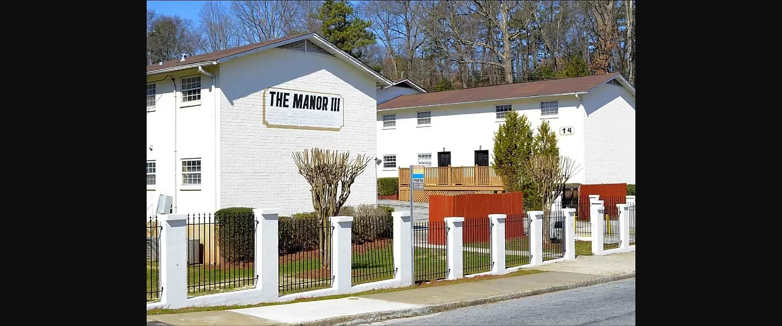 Manor III Apartments — Photo 2
