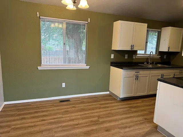 3043 S Virginia Ave — Photo 4