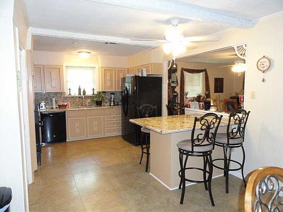 5th image of 3901 Hillcrest Dr