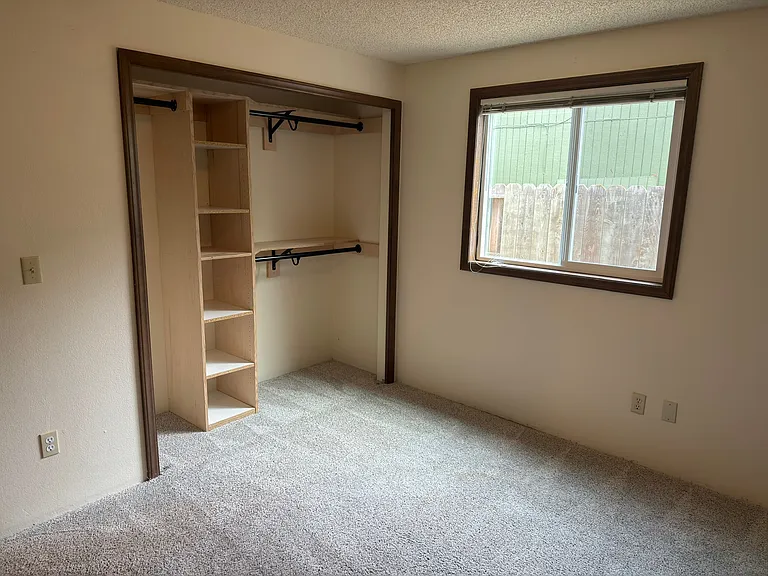 1936 Hutchins Cir — Photo 27