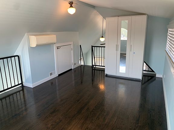 3rd image of 948 W Armitage Ave #Penthouse