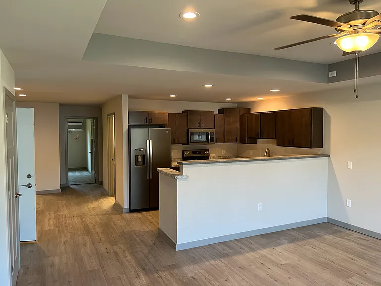 1209 Salem Dr — Photo 2