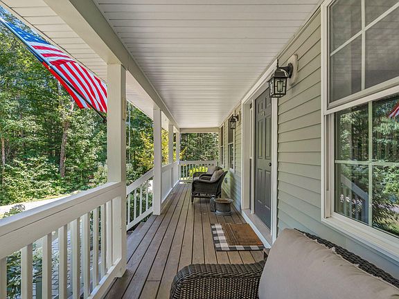 3rd image of 74 Tavern Hill