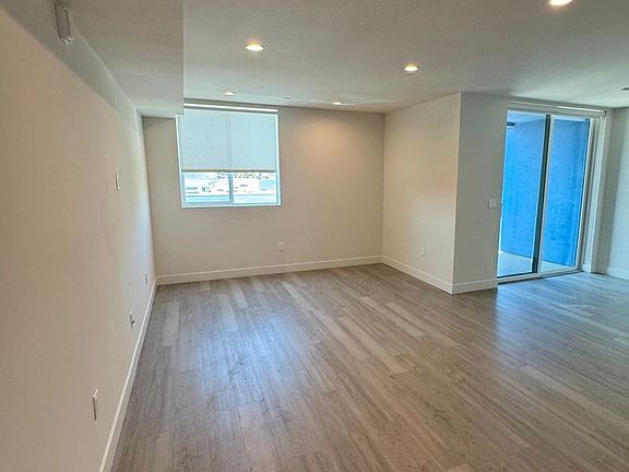4th image of 132 Rosemont Ave #302