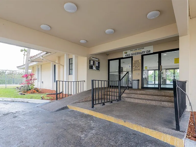 4158 Inverrary Dr #409 — Photo 32