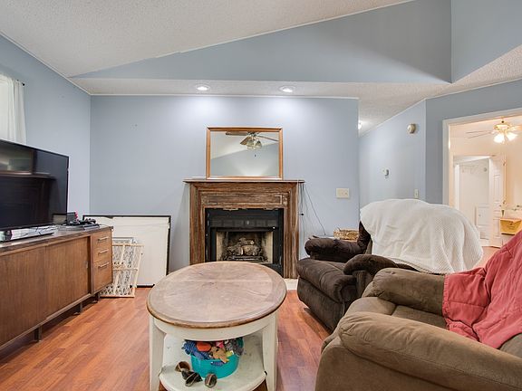 4th image of 412 Belinda Pkwy