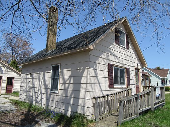 2nd image of 135 N 4th St