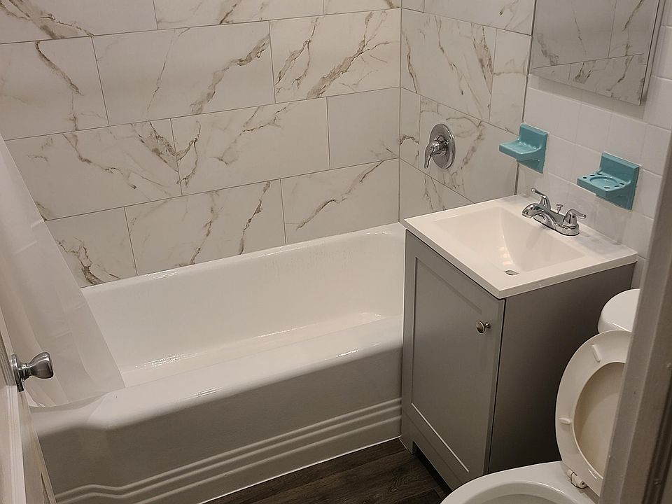 1st image of 646 W Park Ln #1