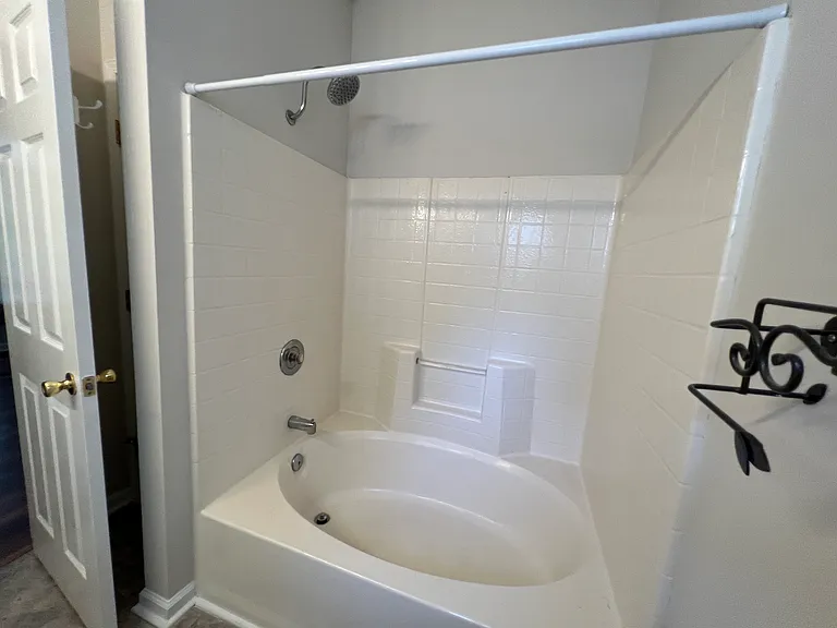 216 Howe St — Photo 26
