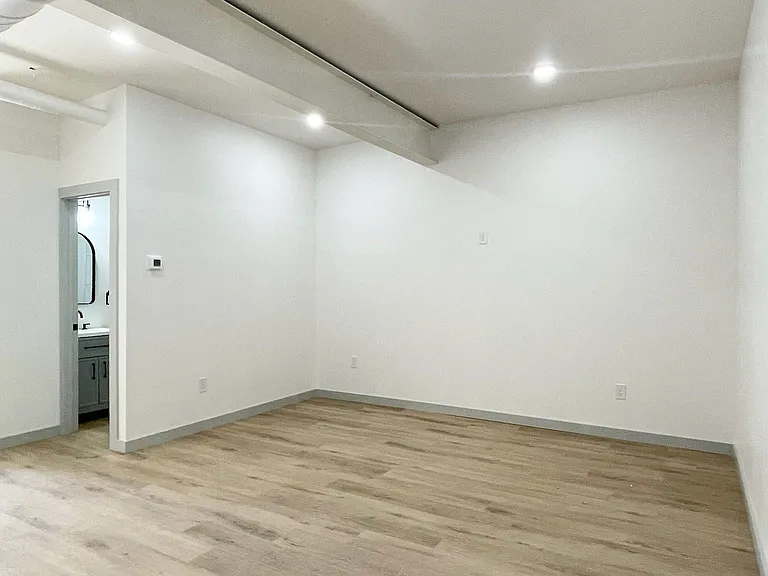 416 W Benson St #6 — Photo 6