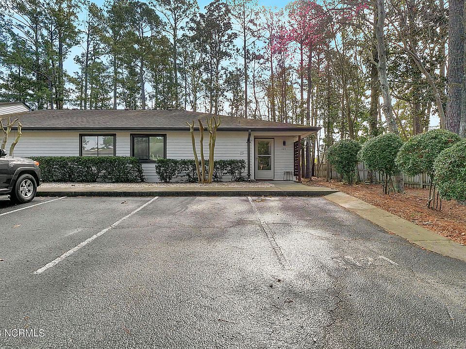 1st image of 1507 Military Cutoff Rd APT 121