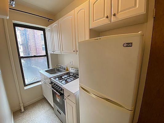 3rd image of 446 E 78th St APT 4