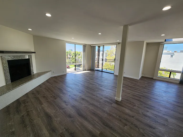 626 N Isabel St #301 — Photo 8