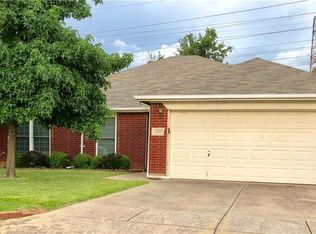 1905 Canterbury Cir, Fort Worth, TX 76112