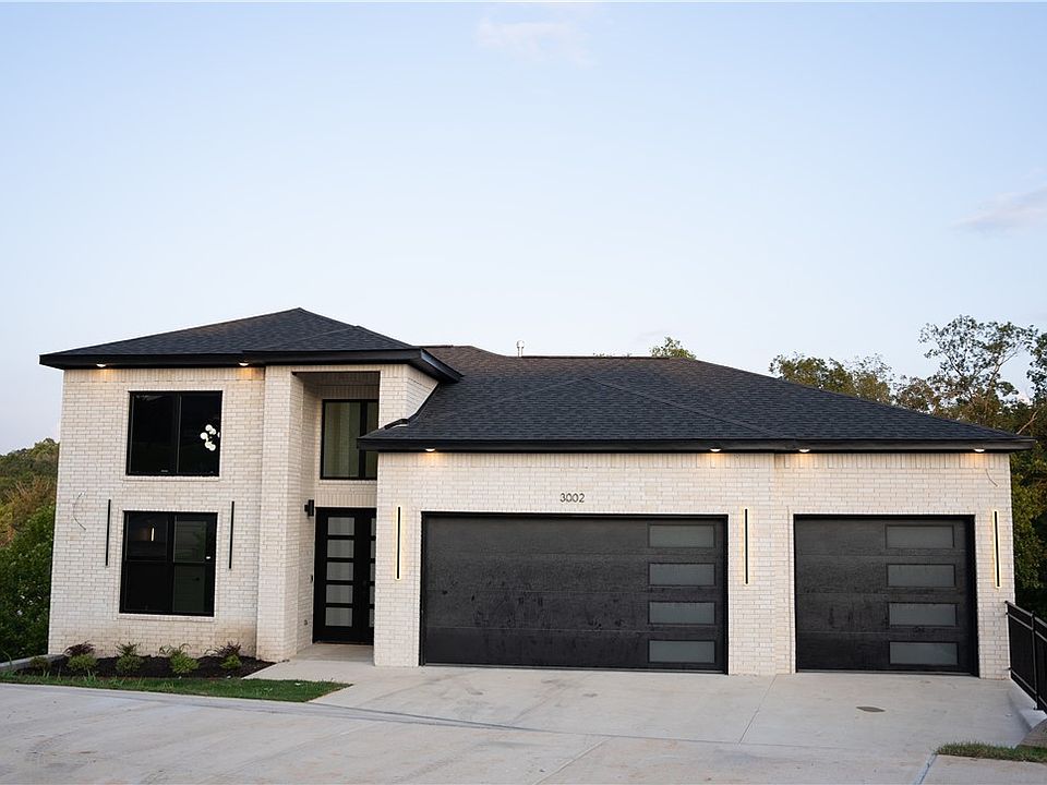 1st image of 3002 NE Doyle Dr