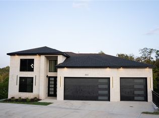 3002 NE Doyle Dr, Bentonville, AR 72712