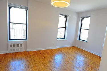 Rented by Metropolis Real Estate of Manhattan