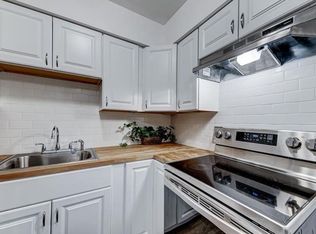 575 S Royal Crest Cir UNIT 2, Las Vegas, NV 89169