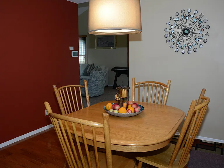 8811 Hawthorne Dr — Photo 29