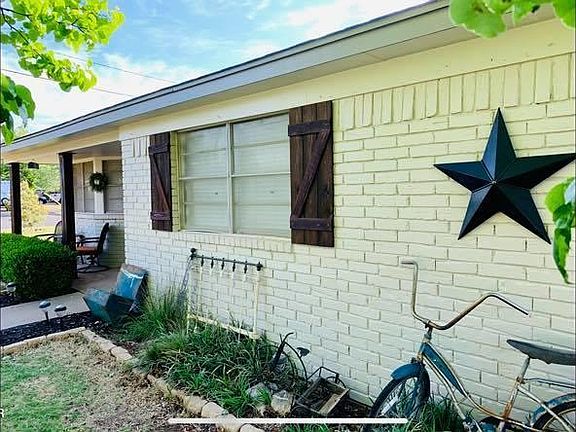 5th image of 1001 Shelley Dr