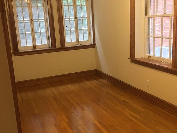 3rd image of 603 N Davis Ave